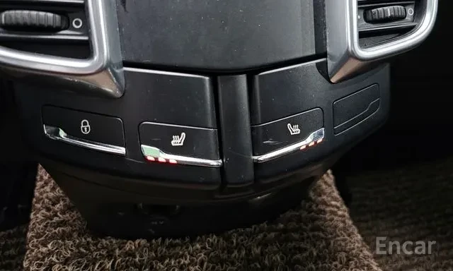 Porsche Cayenne 3.0D * FACELIFT * ПАНОРАМА * БЕЗ ИНЦИДЕНТИ * , снимка 12 - Автомобили и джипове - 55792311