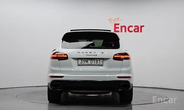 Porsche Cayenne 3.0D * FACELIFT * ПАНОРАМА * БЕЗ ИНЦИДЕНТИ * , снимка 4 - Автомобили и джипове - 55792311