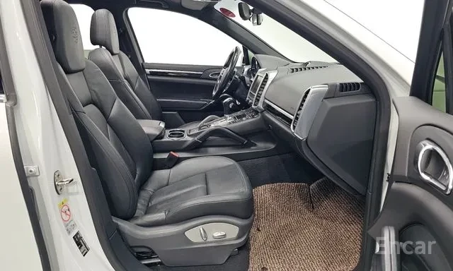 Porsche Cayenne 3.0D * FACELIFT * ПАНОРАМА * БЕЗ ИНЦИДЕНТИ * , снимка 9 - Автомобили и джипове - 55792311