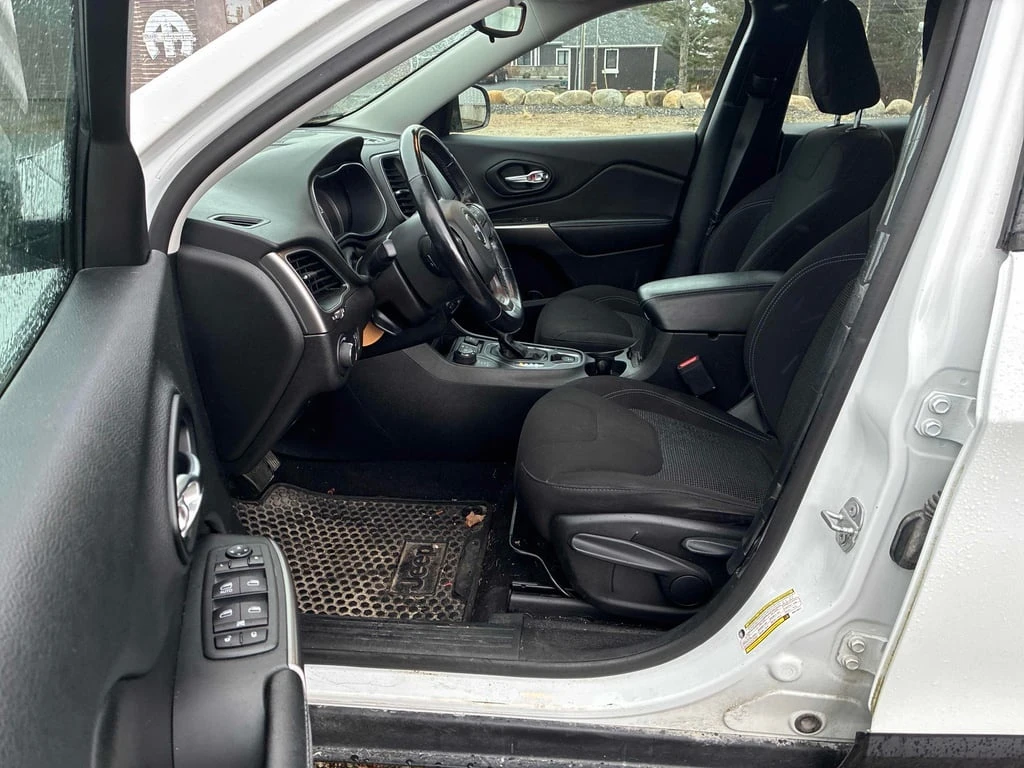 Jeep Cherokee * Sport * CARFAX * БЕЗ ПЪРВОНАЧАЛНА ВНОСКА - изображение 5