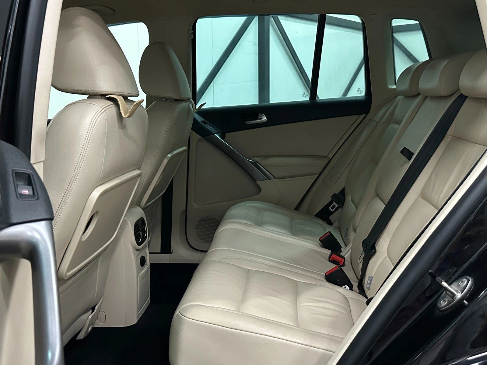 VW Tiguan * 2.0* 4MOTION* ПОДГРЕВ* КОЖА* , снимка 16 - Автомобили и джипове - 55218935