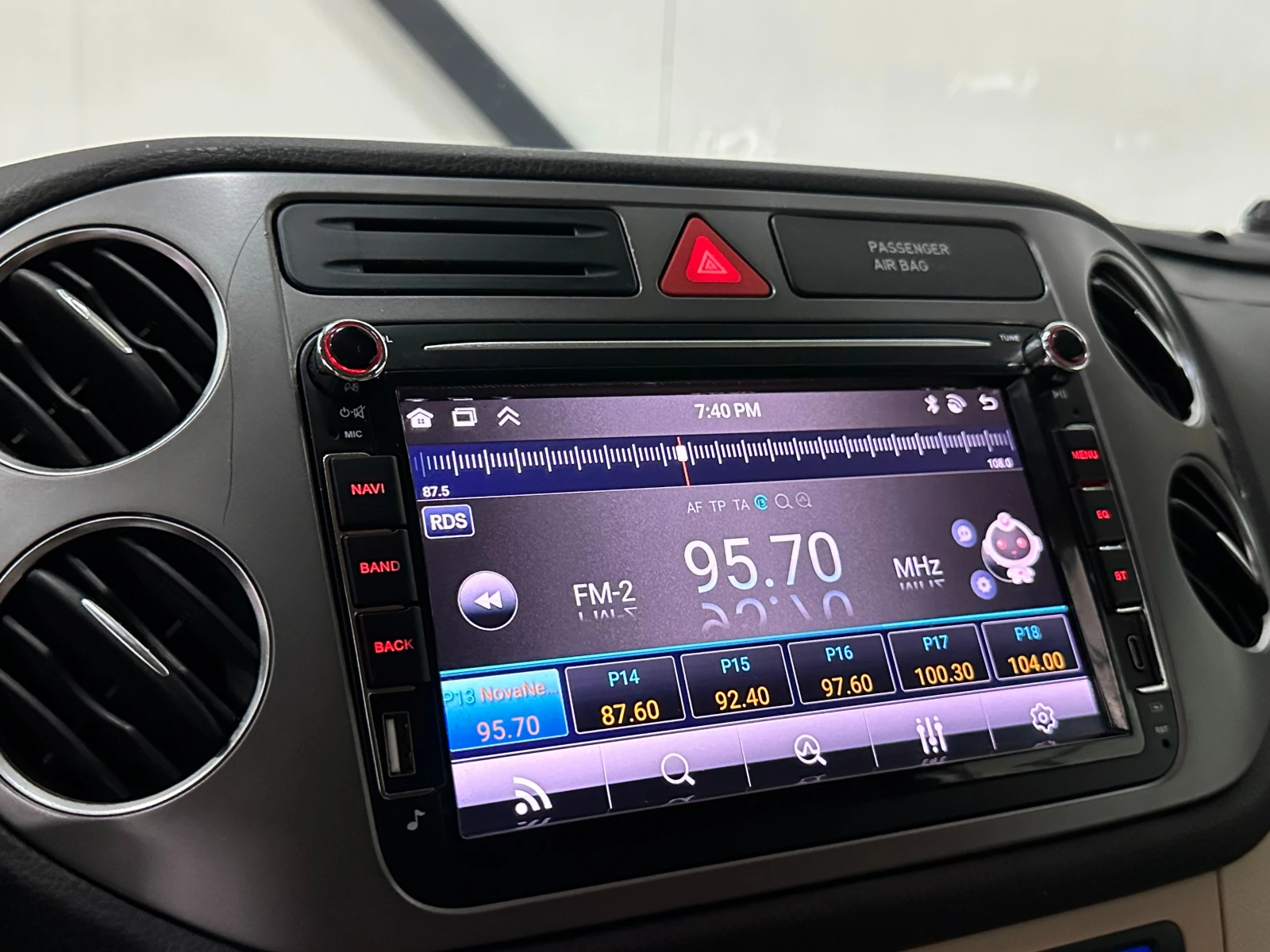 VW Tiguan * 2.0* 4MOTION* ПОДГРЕВ* КОЖА* , снимка 11 - Автомобили и джипове - 55218935
