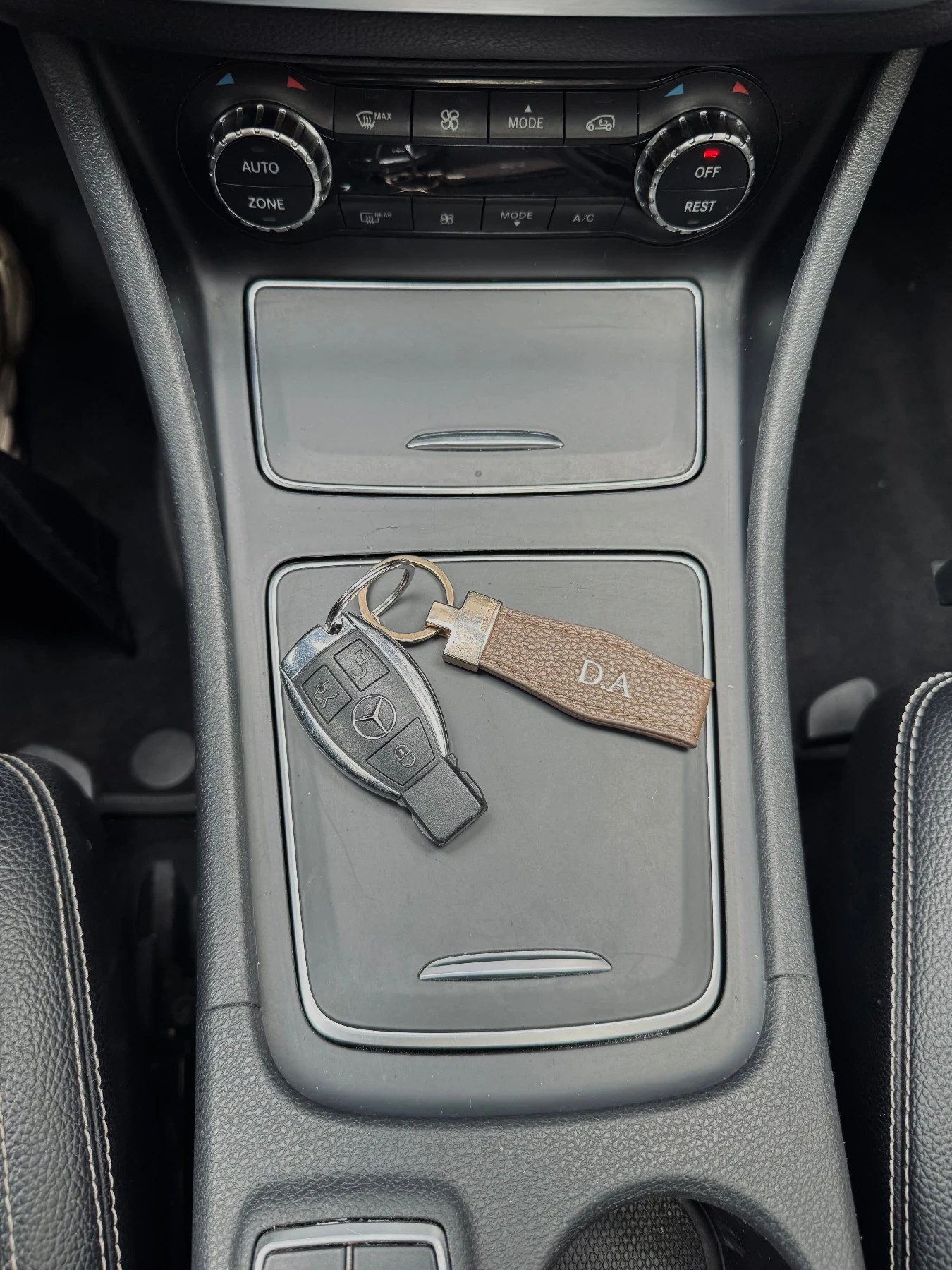 Mercedes-Benz GLA 220 2.0 cdi PANORAMA УНИКАТ, снимка 14 - Автомобили и джипове - 55250589