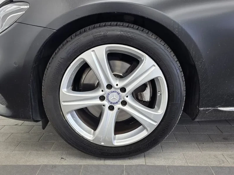 Mercedes-Benz E 220 D Avantgarde, снимка 5 - Автомобили и джипове - 55102076