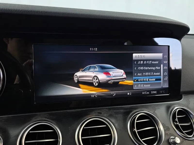 Mercedes-Benz E 220 D Avantgarde, снимка 16 - Автомобили и джипове - 55102076