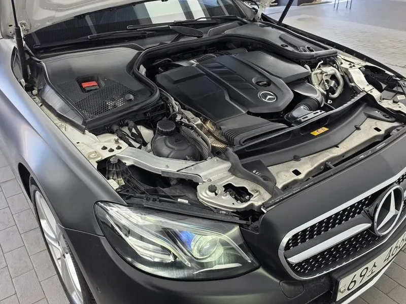 Mercedes-Benz E 220 D Avantgarde, снимка 6 - Автомобили и джипове - 55102076