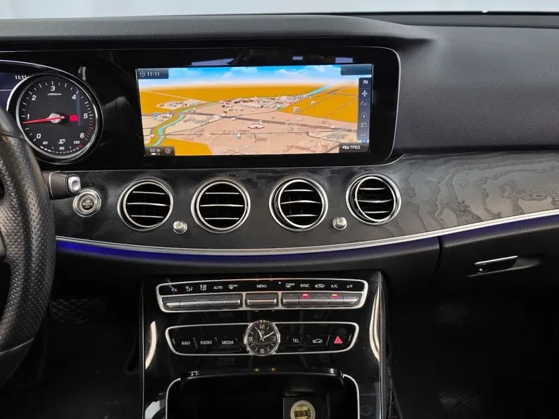 Mercedes-Benz E 220 D Avantgarde, снимка 14 - Автомобили и джипове - 55102076