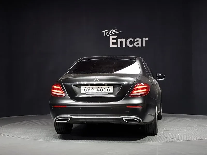 Mercedes-Benz E 220 D Avantgarde, снимка 4 - Автомобили и джипове - 55102076