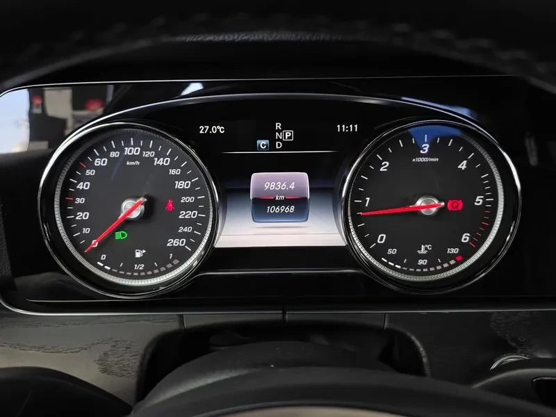 Mercedes-Benz E 220 D Avantgarde, снимка 8 - Автомобили и джипове - 55102076