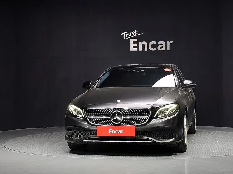 Mercedes-Benz E 220 D Avantgarde, снимка 3 - Автомобили и джипове - 55102076