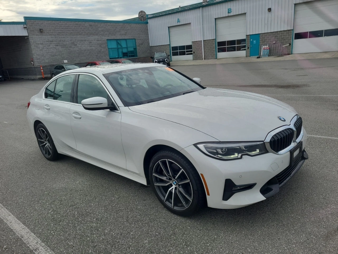 BMW 330 * CARFAX * АВТО КРЕДИТ * ЦЕНА ДО БГ! - изображение 2
