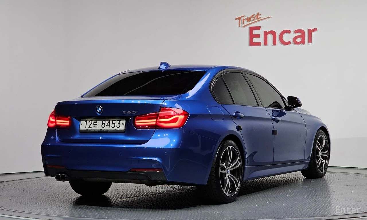 BMW 330 MPACK* HARMAN* HEADUP* KEYLESS* КАМЕРА, снимка 2 - Автомобили и джипове - 54453549