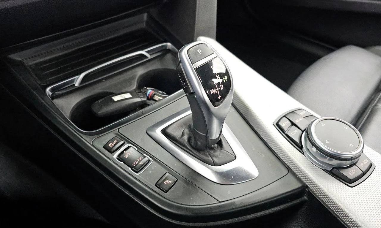BMW 330 MPACK* HARMAN* HEADUP* KEYLESS* КАМЕРА, снимка 12 - Автомобили и джипове - 54453549