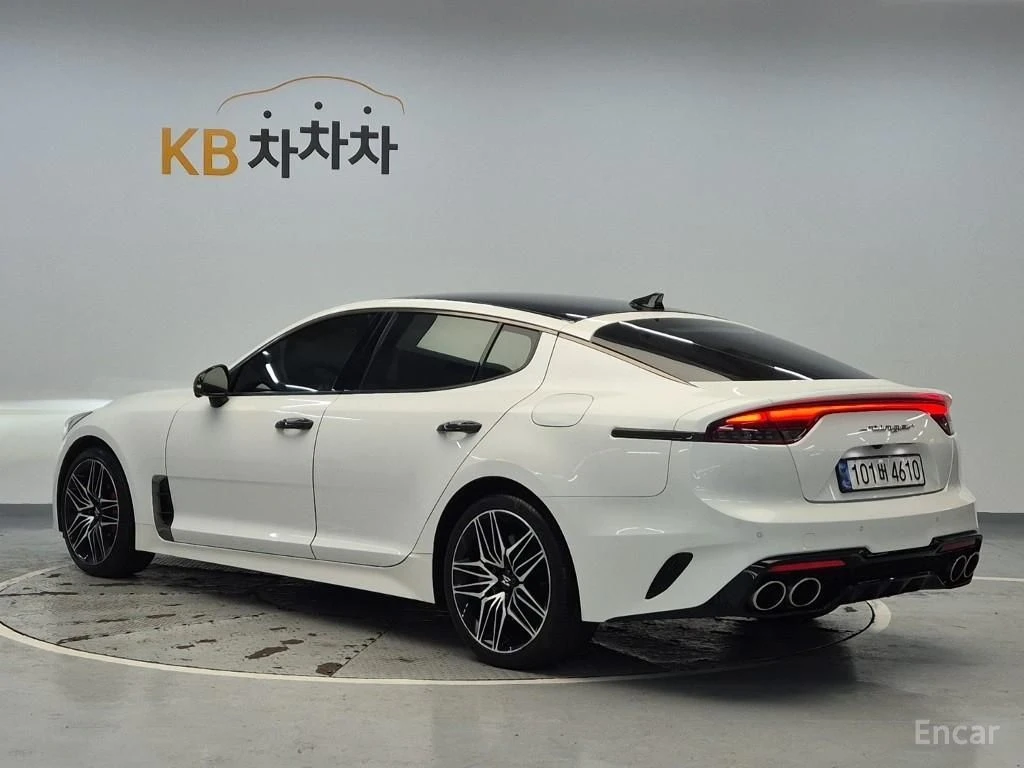 Kia Stinger 3.3* TURBO* GT* ПОДГРЕВ* ОБДУХВАНЕ* ХЕДЪП* LANE* A, снимка 4 - Автомобили и джипове - 54730236