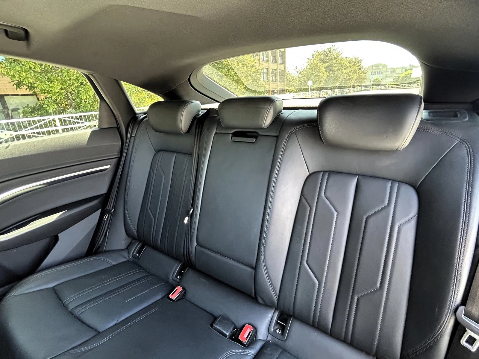 Audi E-Tron 50/313HP/SPORTBACK/S-LINE/PANO/360/HUD/HUD/792z, снимка 15 - Автомобили и джипове - 55705295
