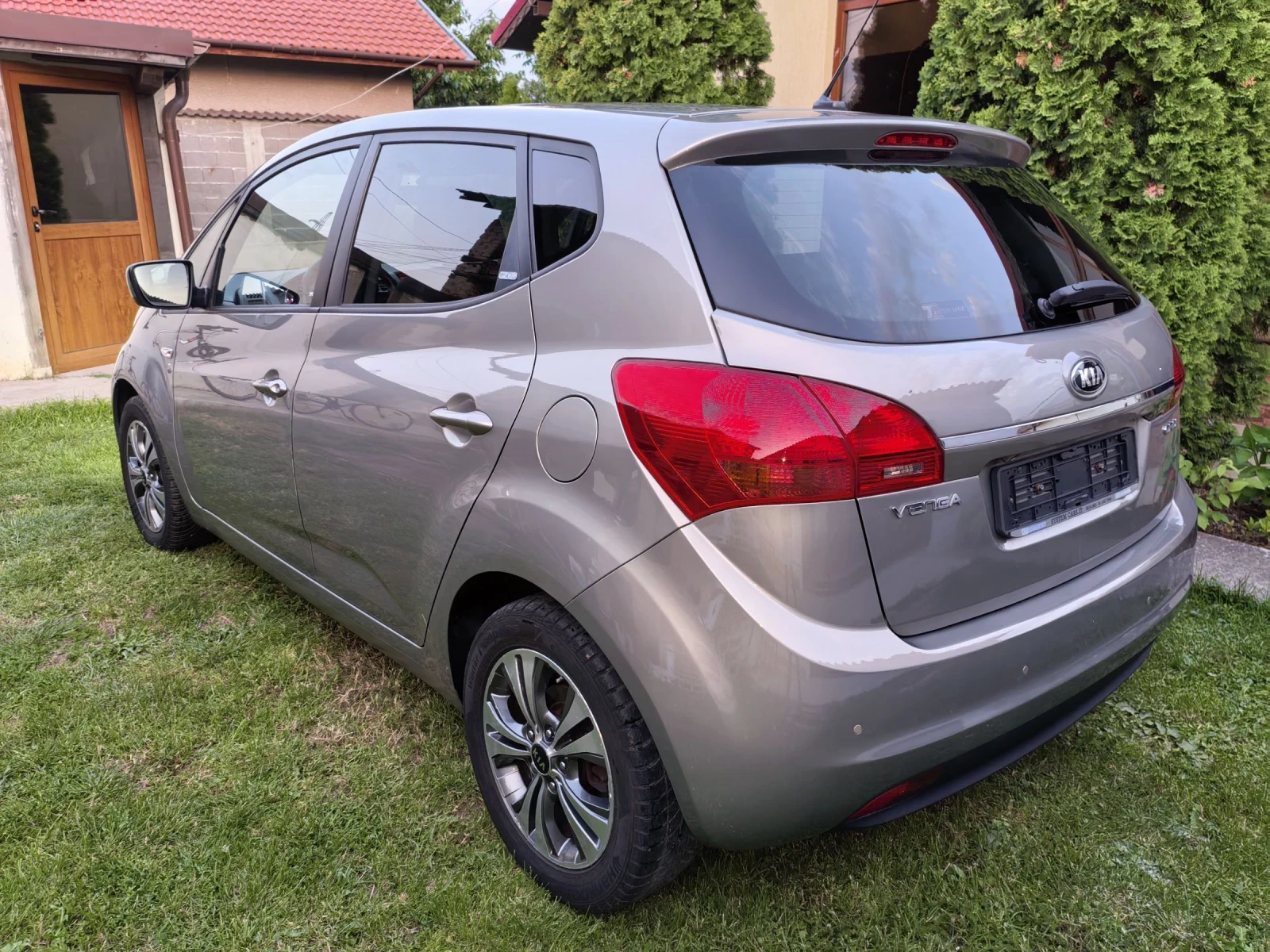 Kia Venga 1.4CRDI ТОП , снимка 9 - Автомобили и джипове - 55832009
