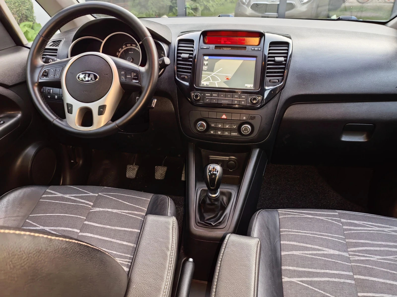 Kia Venga 1.4CRDI ТОП , снимка 11 - Автомобили и джипове - 55832009