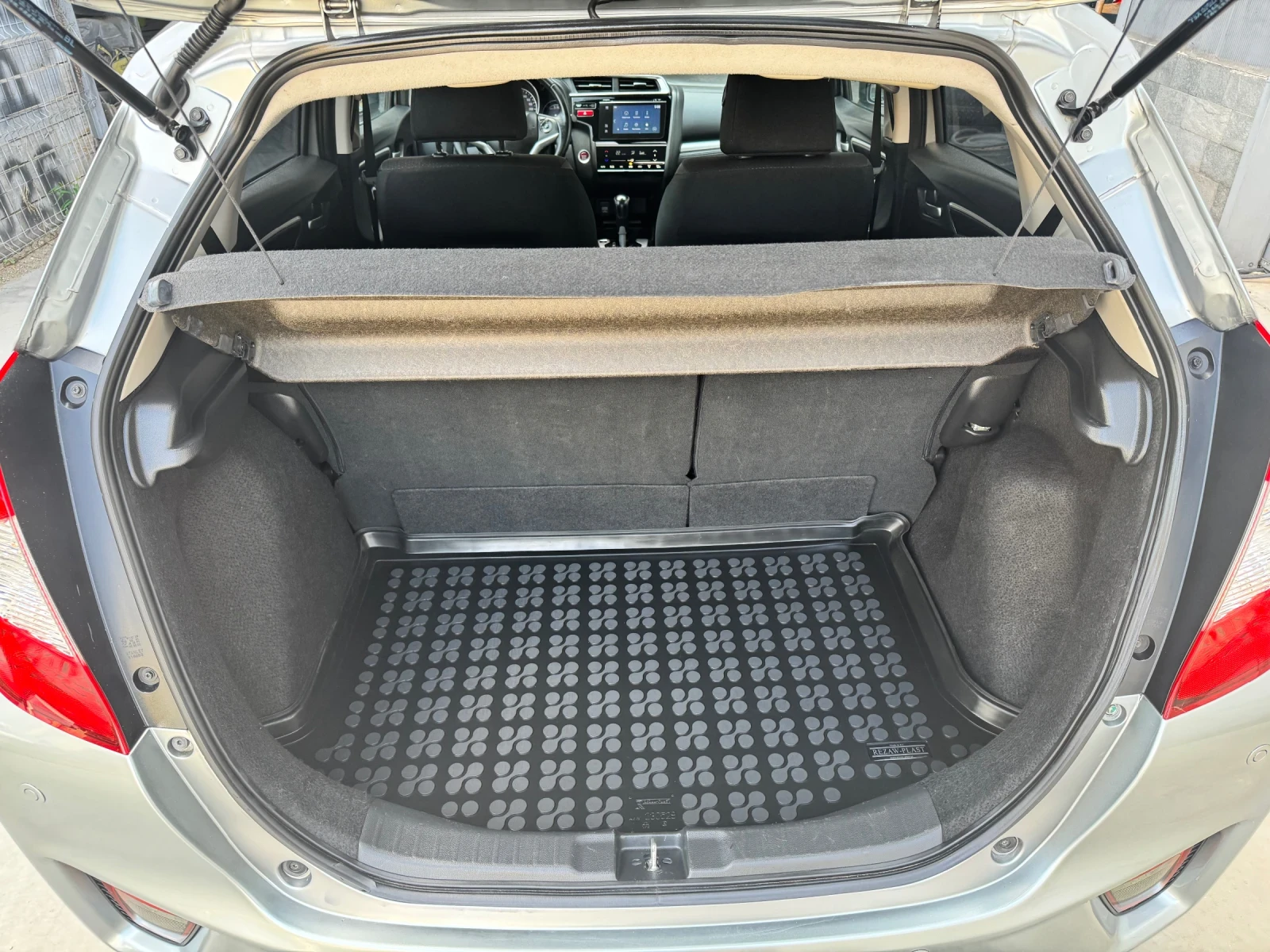 Honda Jazz 1.3i-VTEC AUTOMATIC, снимка 13 - Автомобили и джипове - 55843137