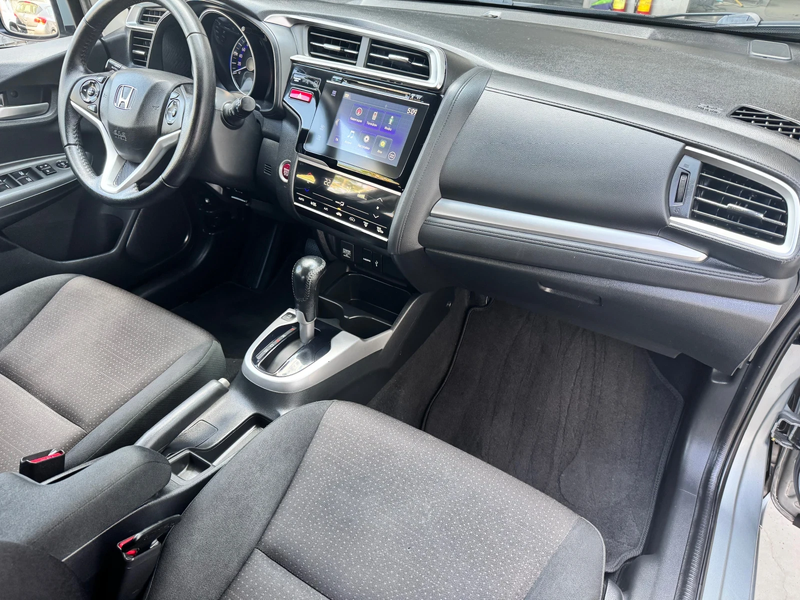 Honda Jazz 1.3i-VTEC AUTOMATIC, снимка 11 - Автомобили и джипове - 55843137