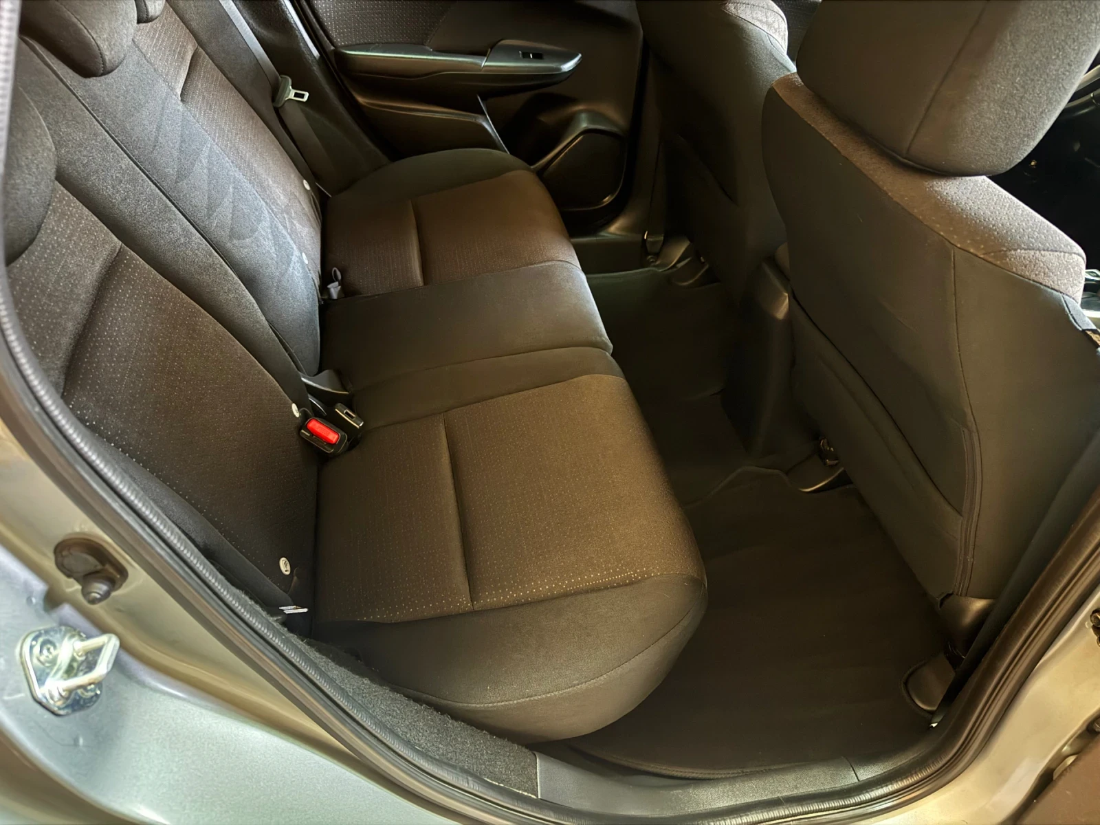 Honda Jazz 1.3i-VTEC AUTOMATIC, снимка 15 - Автомобили и джипове - 55843137