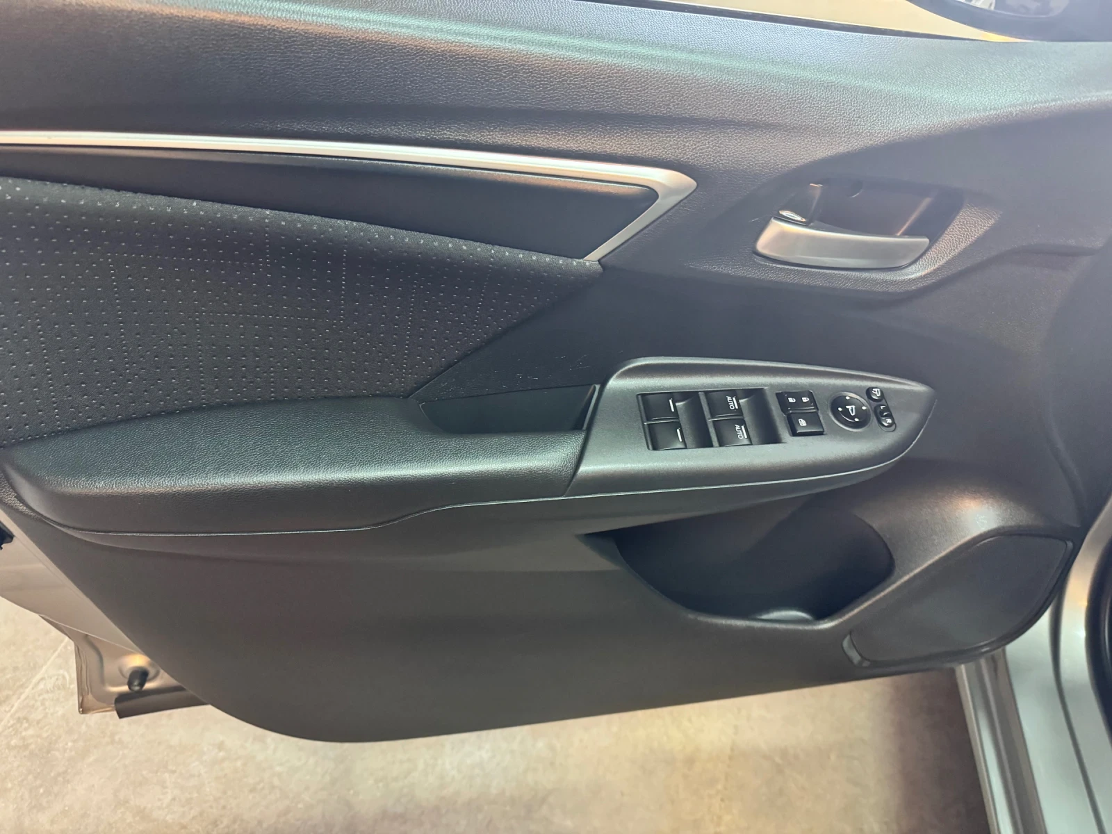 Honda Jazz 1.3i-VTEC AUTOMATIC, снимка 14 - Автомобили и джипове - 55843137