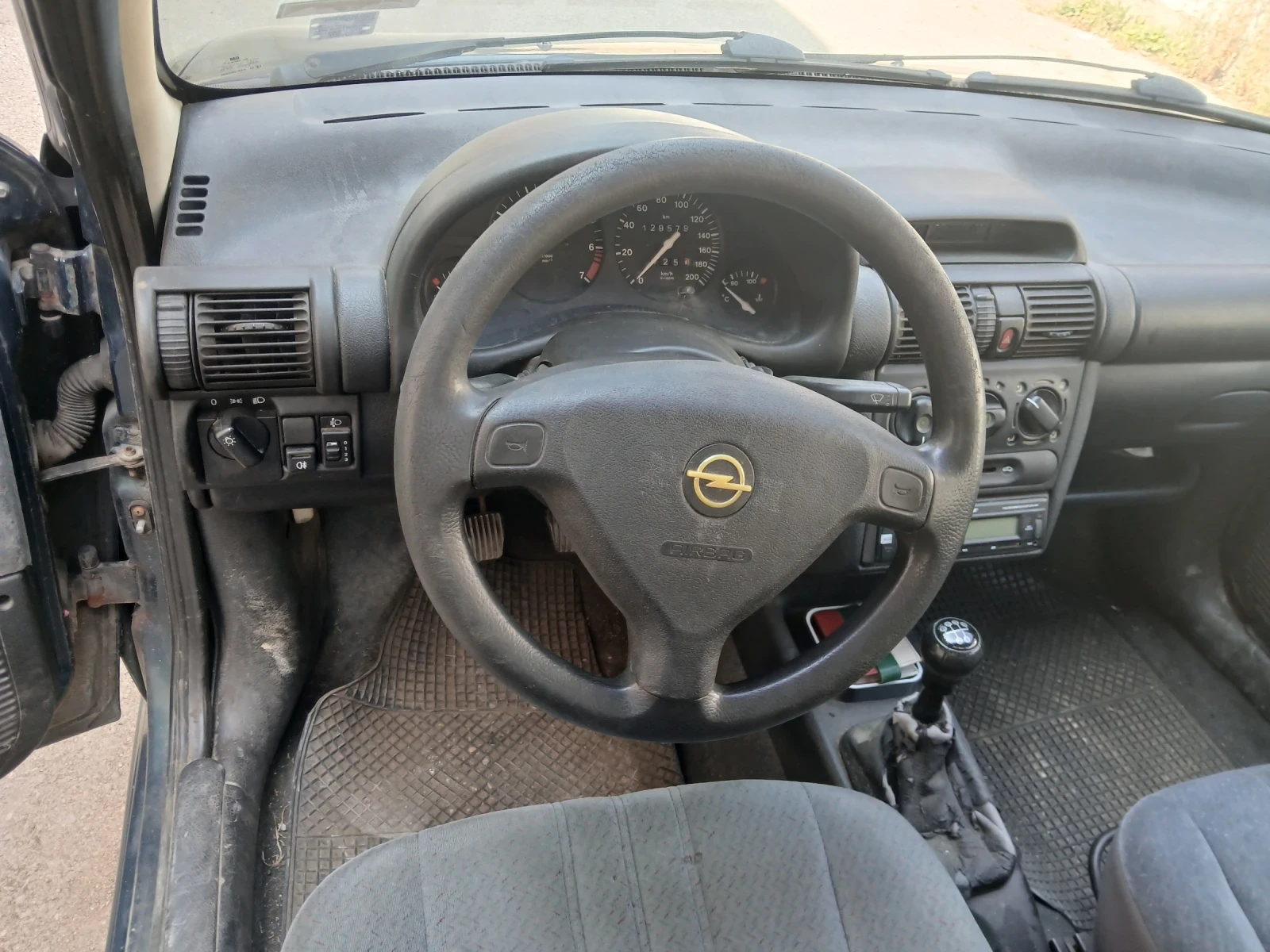Opel Corsa Комби, снимка 8 - Автомобили и джипове - 55968492