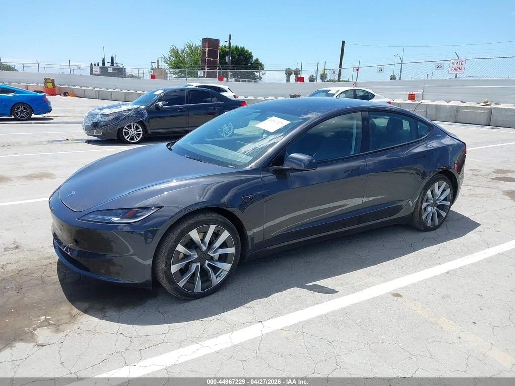 Tesla Model 3 RWD | CARFAX | ��������������� ��� ������������ | Mobile.bg � ����������� 3