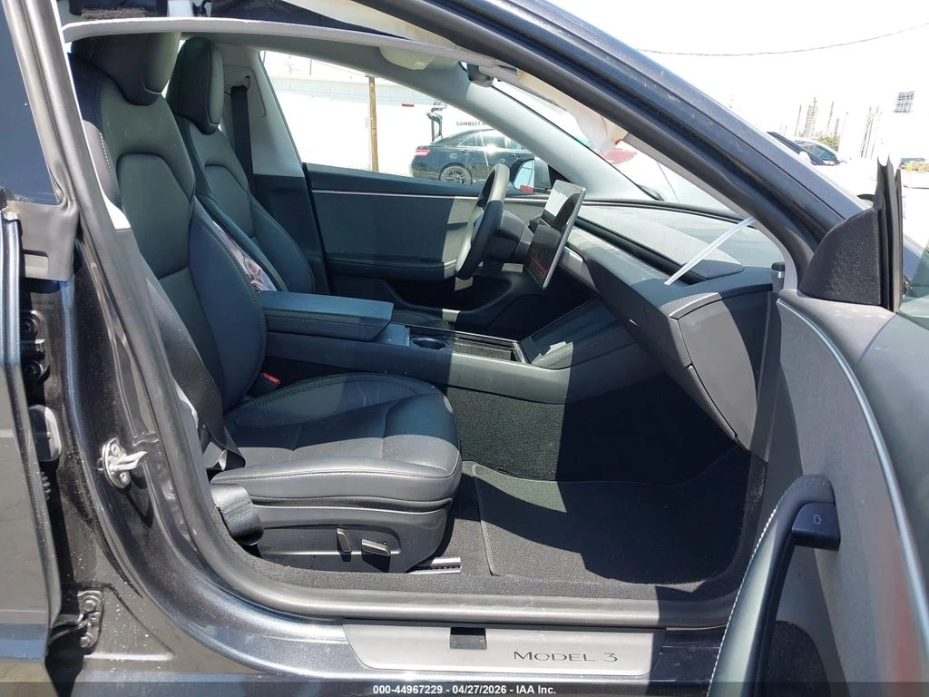 Tesla Model 3 RWD | CARFAX | ��������������� ��� ������������ | Mobile.bg � ����������� 10