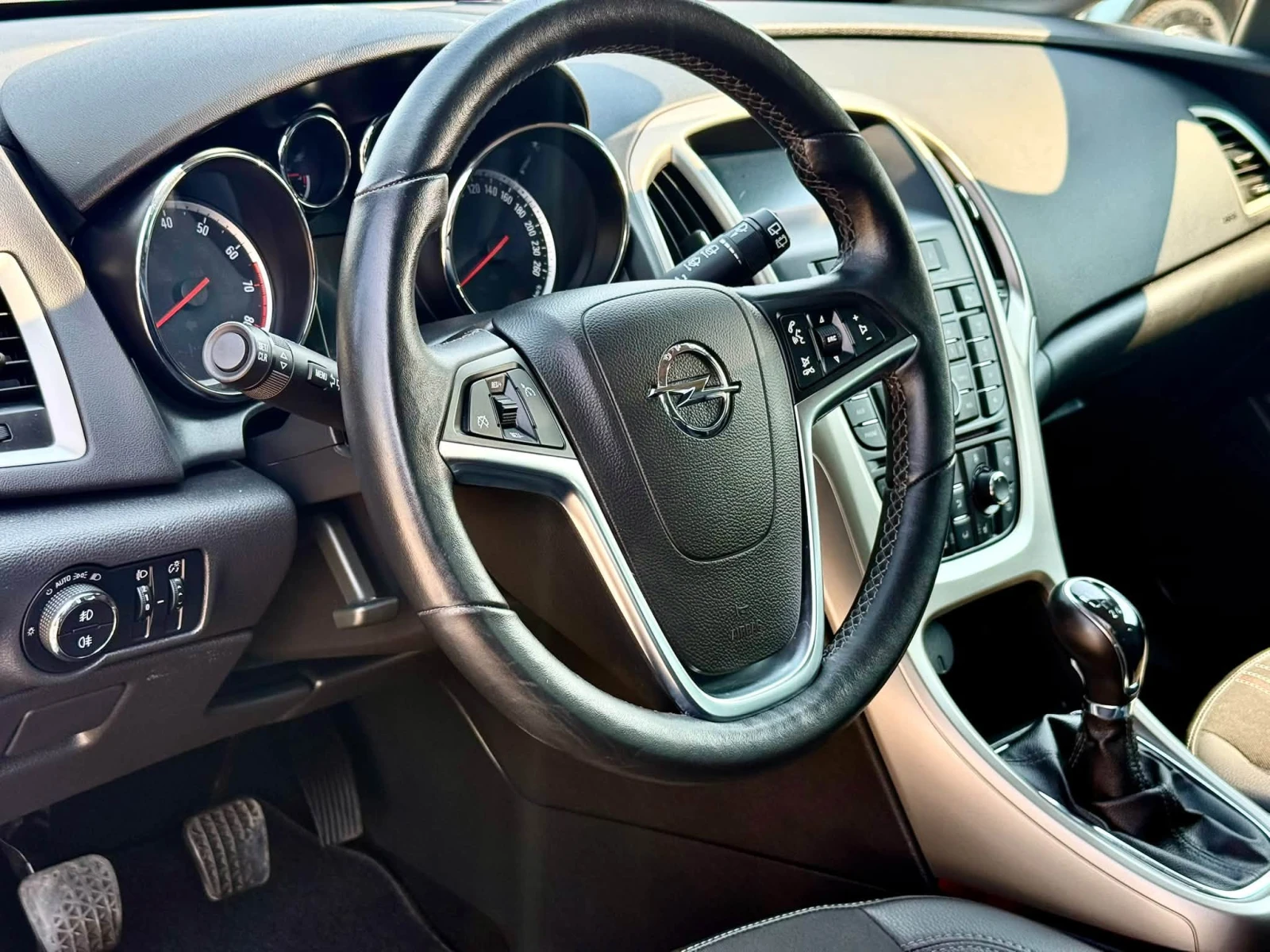 Opel Astra 1.4 88хил.км, снимка 10 - Автомобили и джипове - 56039975