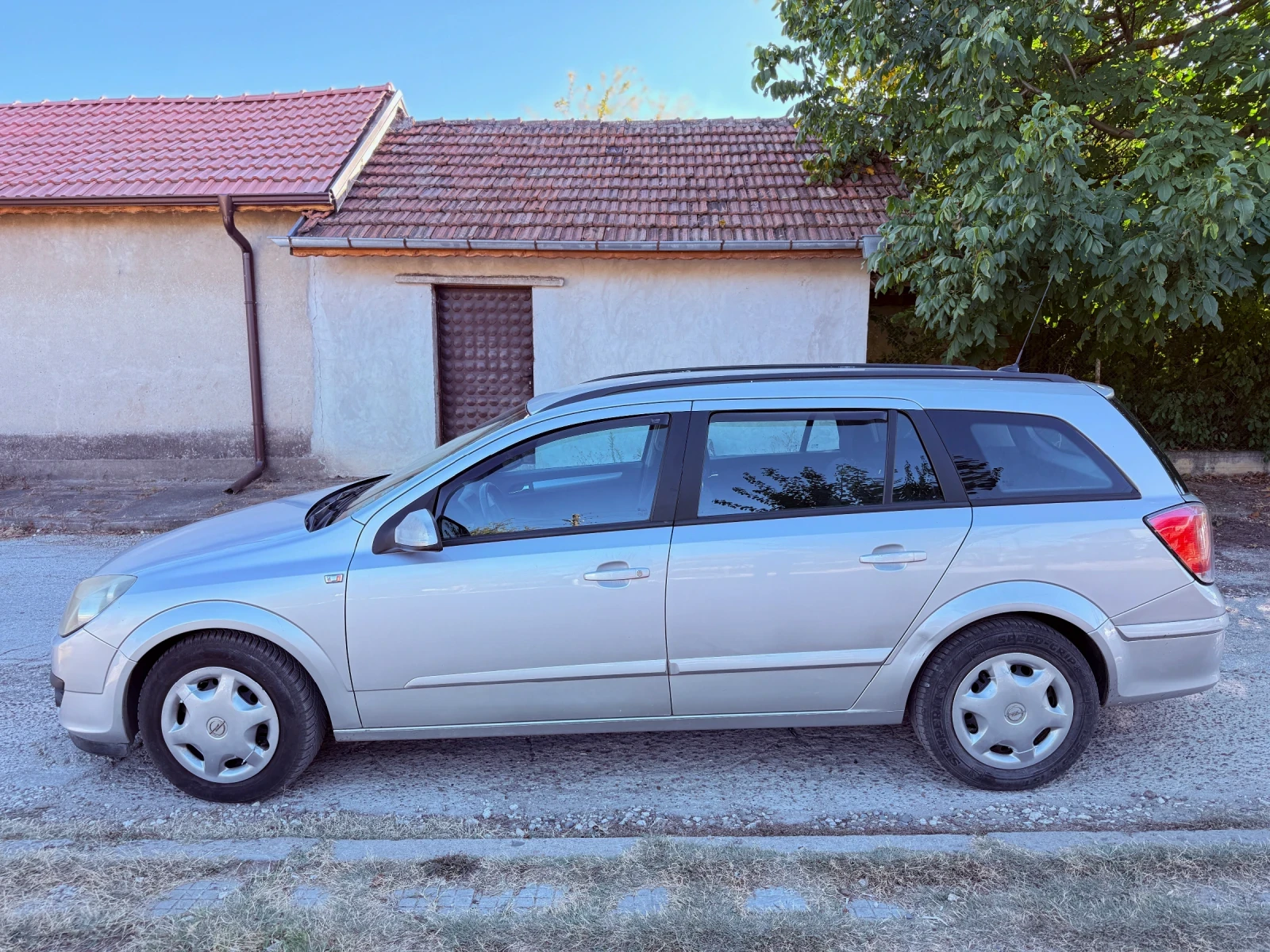 Opel Astra Astra H, снимка 2 - Автомобили и джипове - 56324316
