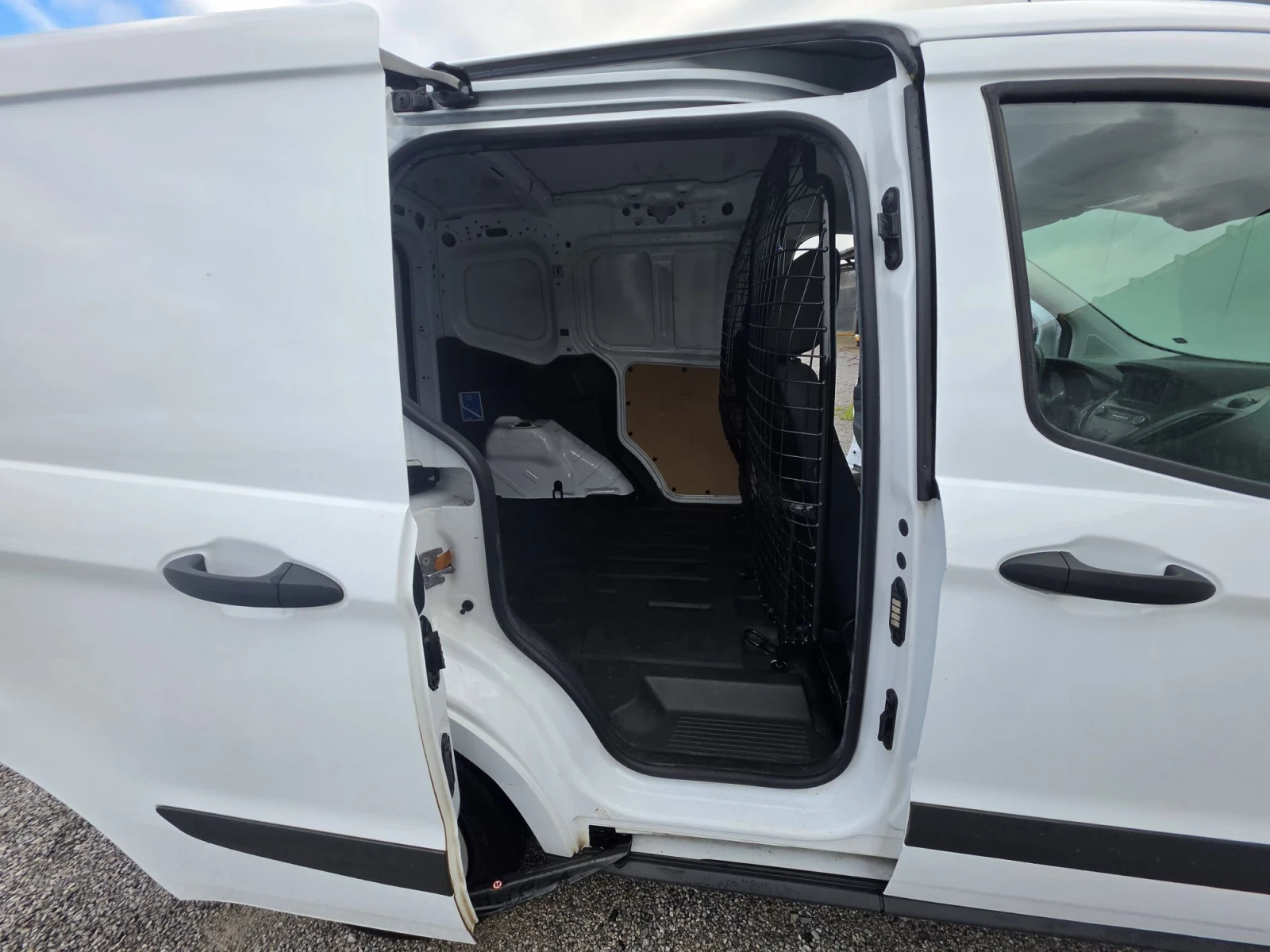 Ford Courier 1.5TDCI 57000km, снимка 16 - Автомобили и джипове - 56621087