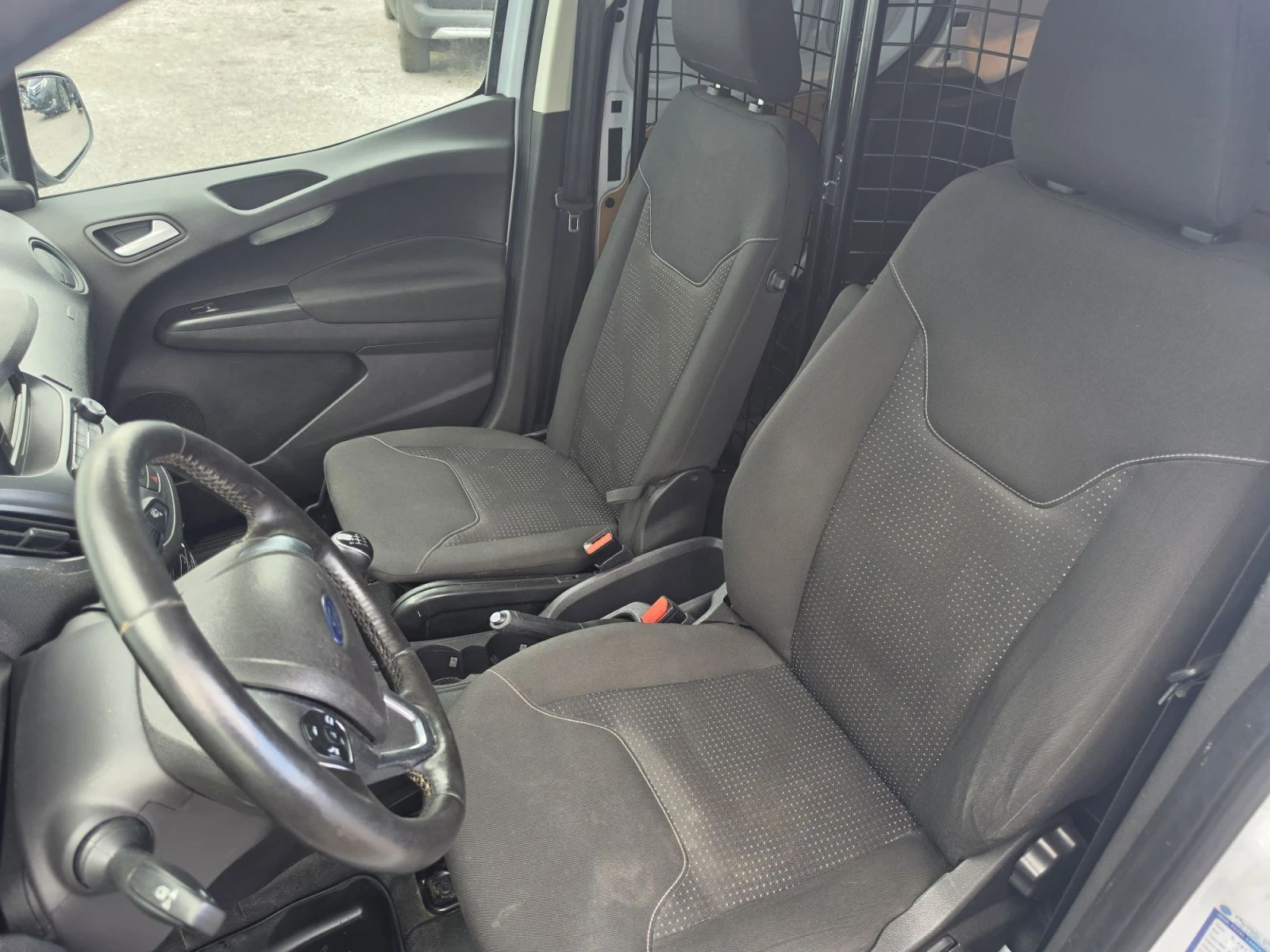 Ford Courier 1.5TDCI 57000km, снимка 8 - Автомобили и джипове - 56621087
