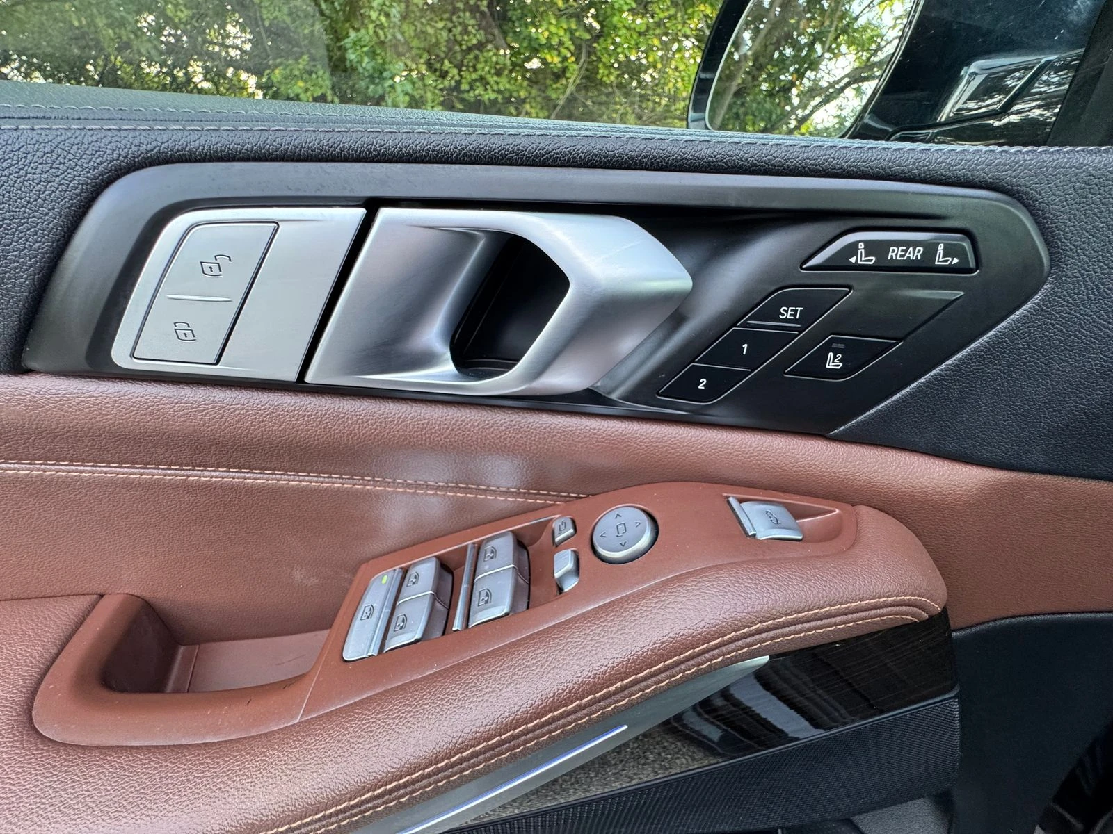 BMW X7 7МЕСТА* ДИСТРОНИК* ПАНО* LANE ASSIST* KEYLESS* CAR | Mobile.bg — изображение 11