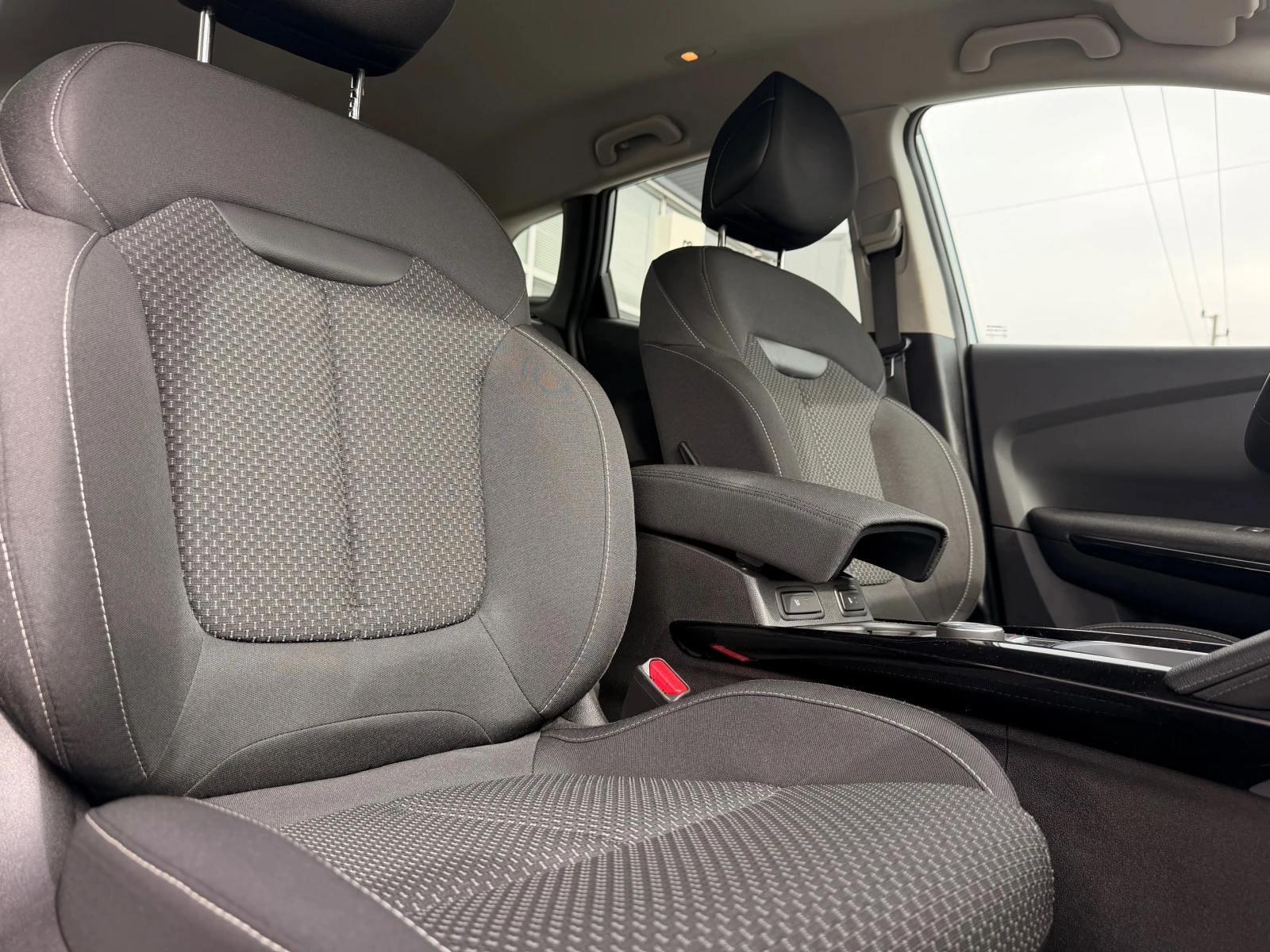 Renault Kadjar 1.3 TCe / 140 к.с. / аutomat / Zen, снимка 11 - Автомобили и джипове - 54229482