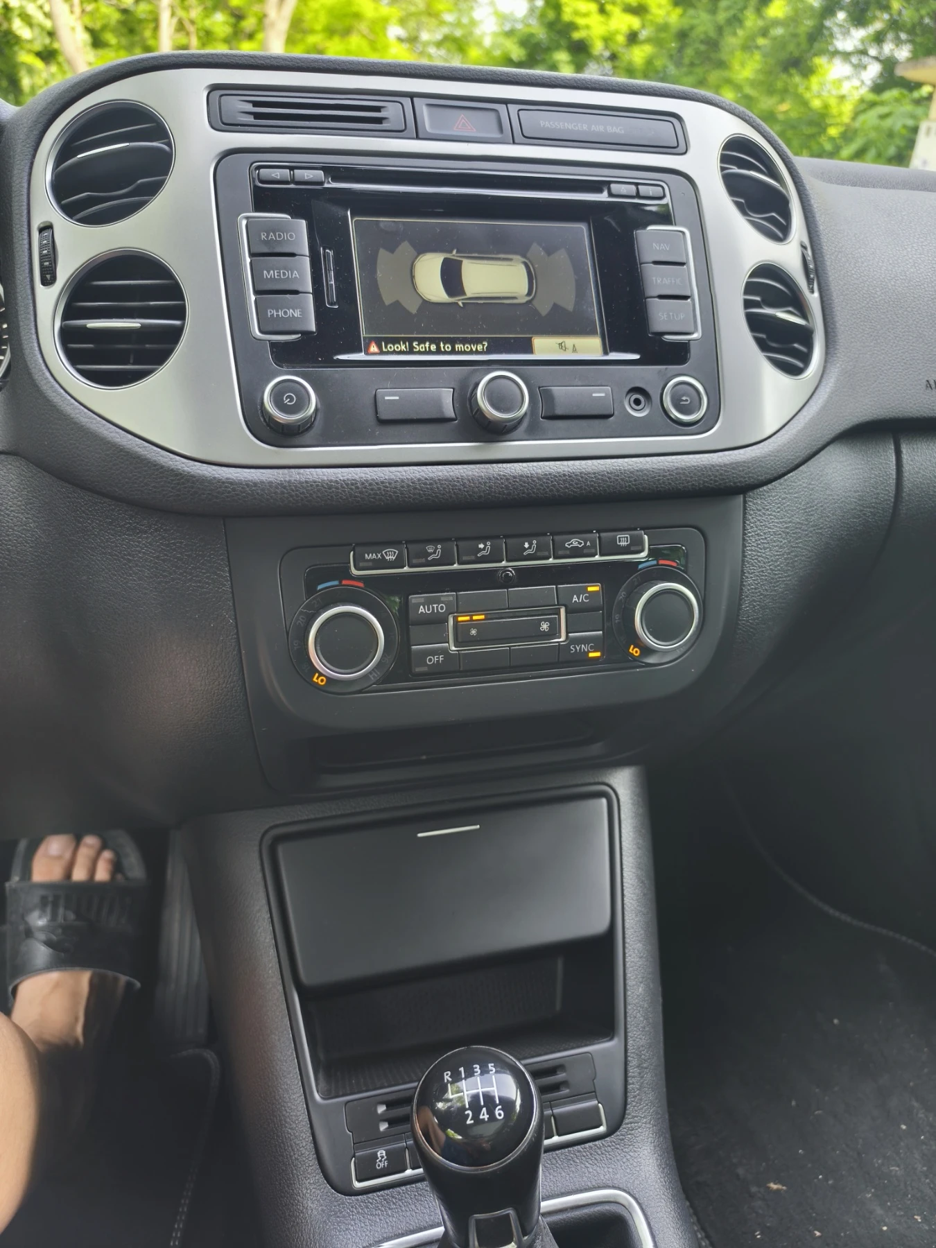 VW Tiguan 2.0 TDI 140 к.с. 2015г Ръчна, снимка 12 - Автомобили и джипове - 54767374