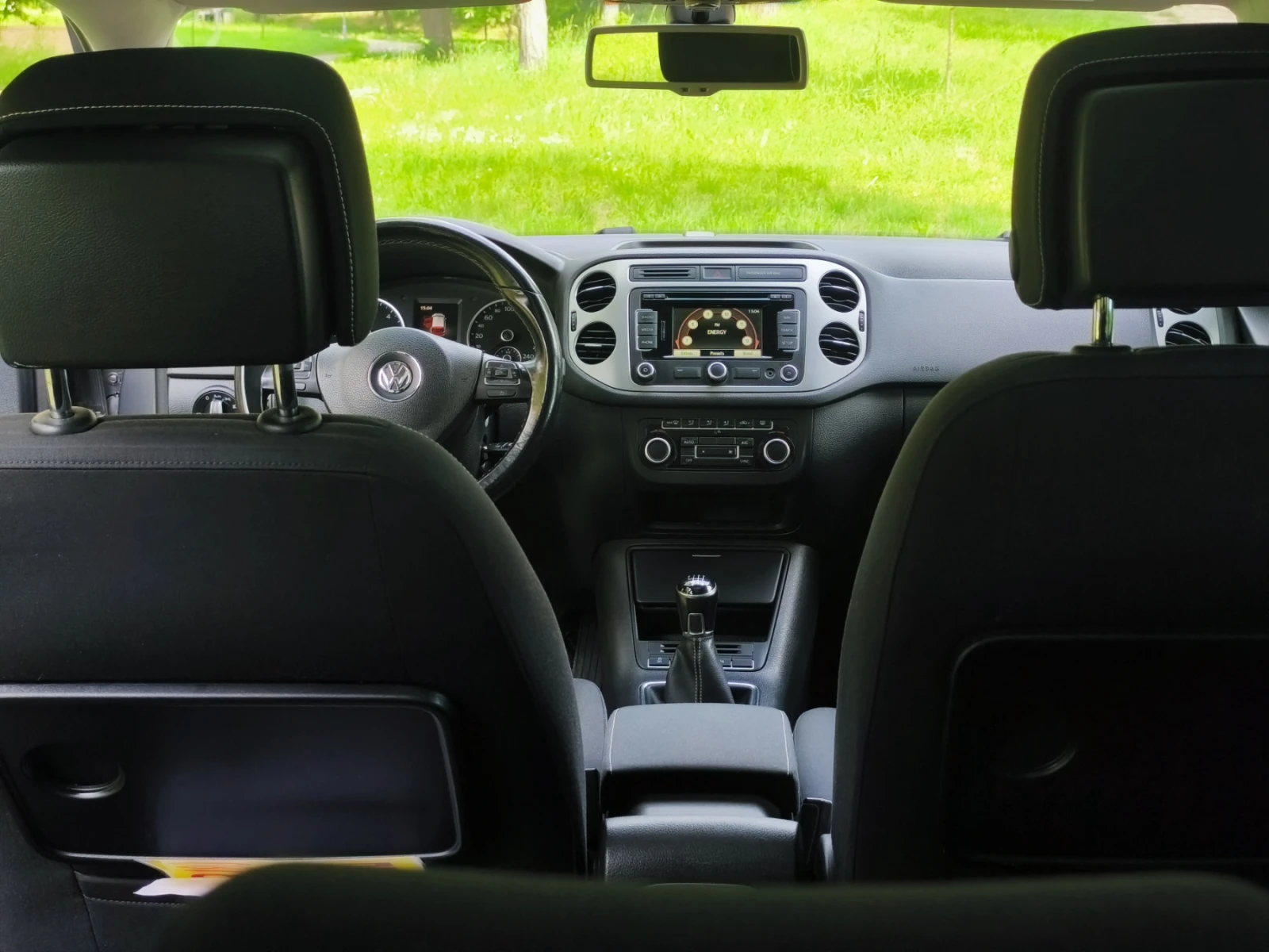 VW Tiguan 2.0 TDI 140 к.с. 2015г Ръчна, снимка 16 - Автомобили и джипове - 54767374