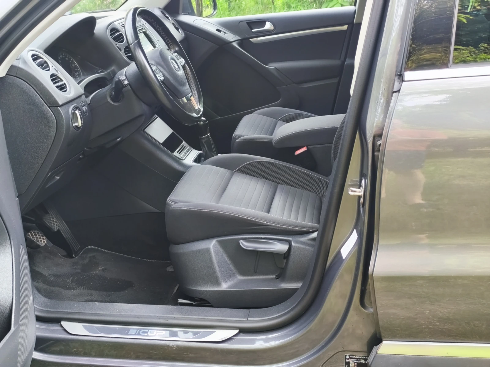 VW Tiguan 2.0 TDI 140 к.с. 2015г Ръчна, снимка 9 - Автомобили и джипове - 54767374