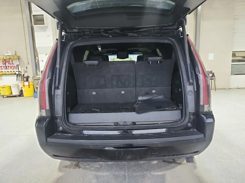 Cadillac Escalade PLATINUM* 360* Bose* TV* 7мест* Шибидах* Обдух* HU, снимка 15 - Автомобили и джипове - 55281127