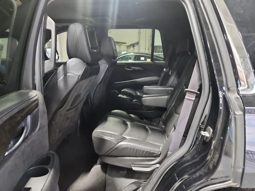 Cadillac Escalade PLATINUM* 360* Bose* TV* 7мест* Шибидах* Обдух* HU, снимка 10 - Автомобили и джипове - 55281127