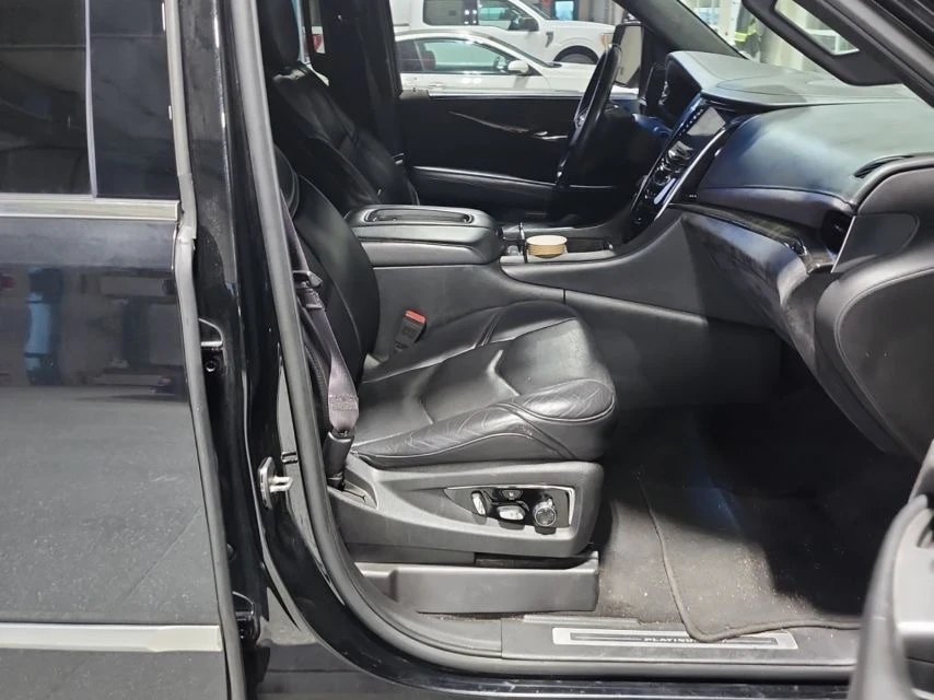 Cadillac Escalade PLATINUM* 360* Bose* TV* 7мест* Шибидах* Обдух* HU, снимка 13 - Автомобили и джипове - 55281127