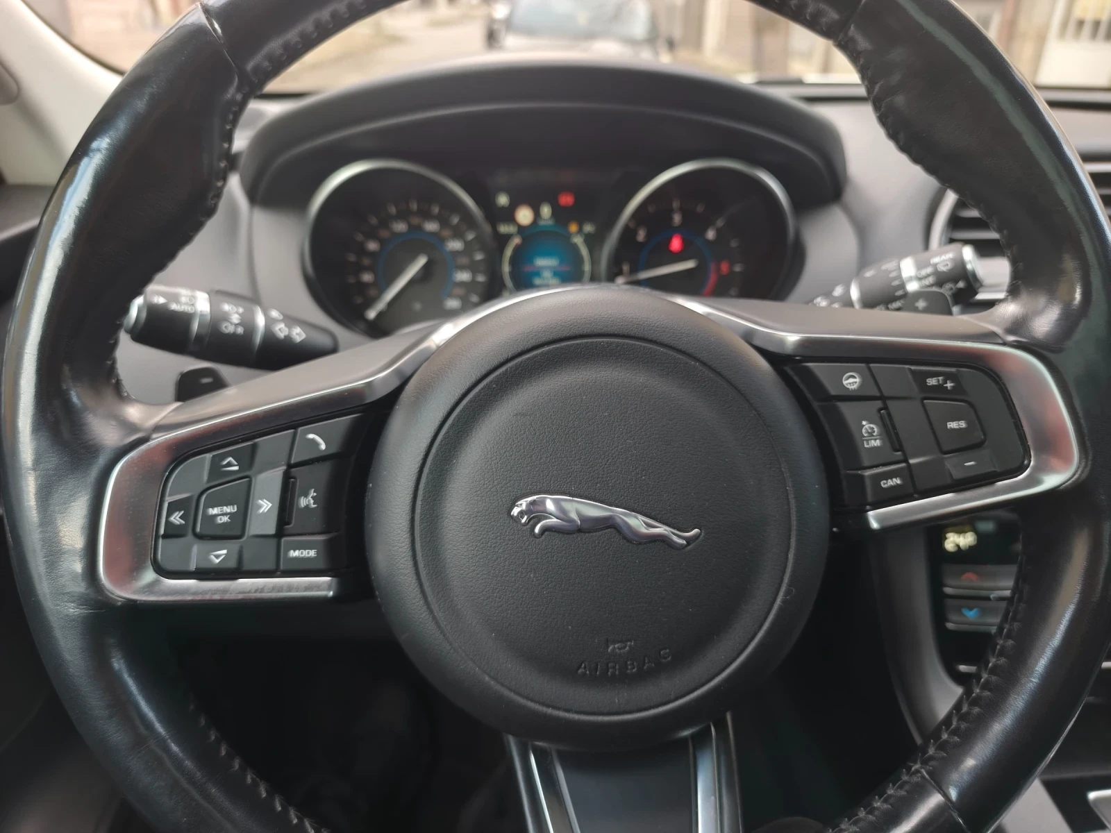 Jaguar F-PACE 2.5 D, снимка 12 - Автомобили и джипове - 55599390