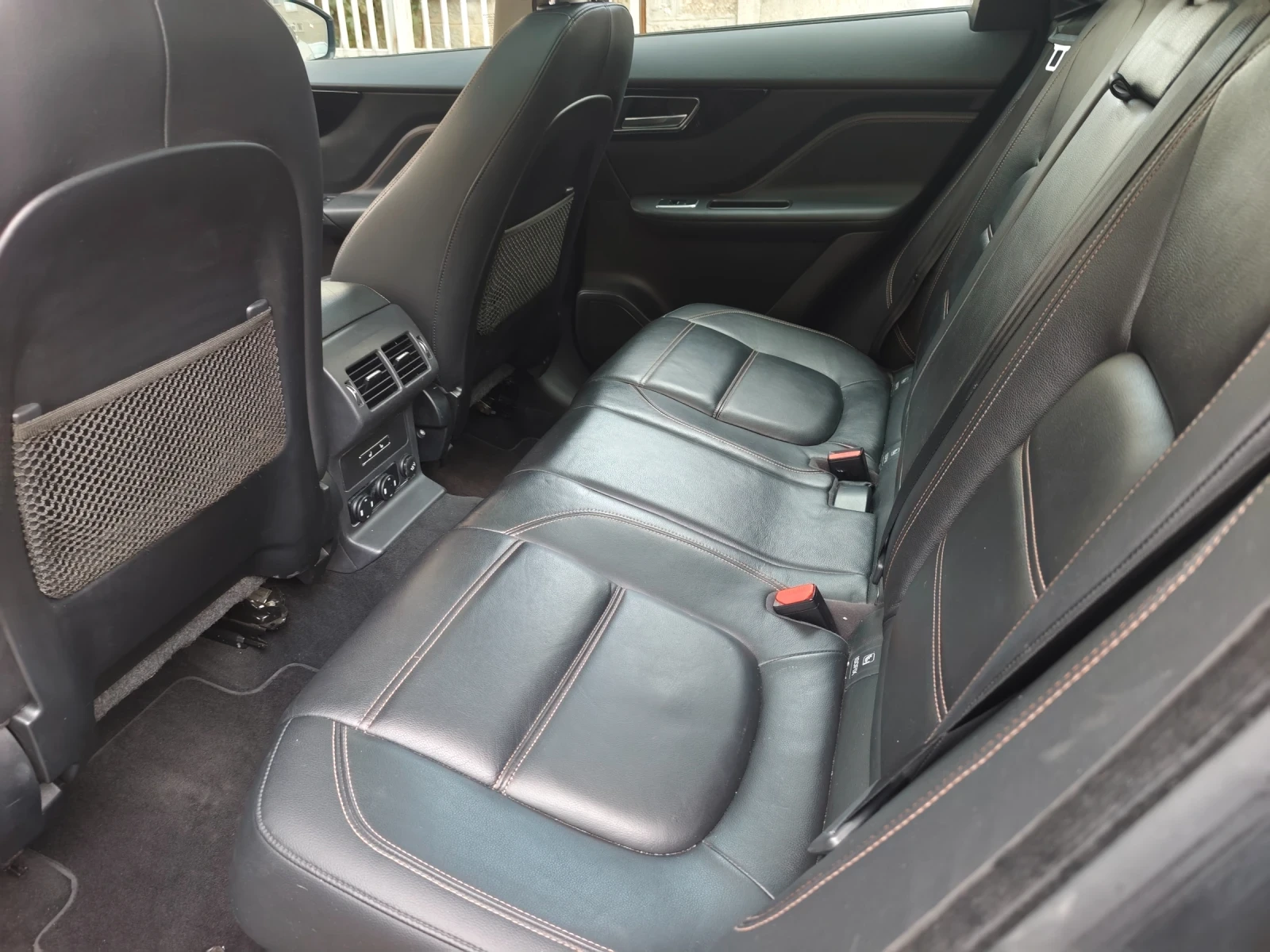 Jaguar F-PACE 2.5 D, снимка 13 - Автомобили и джипове - 55599390