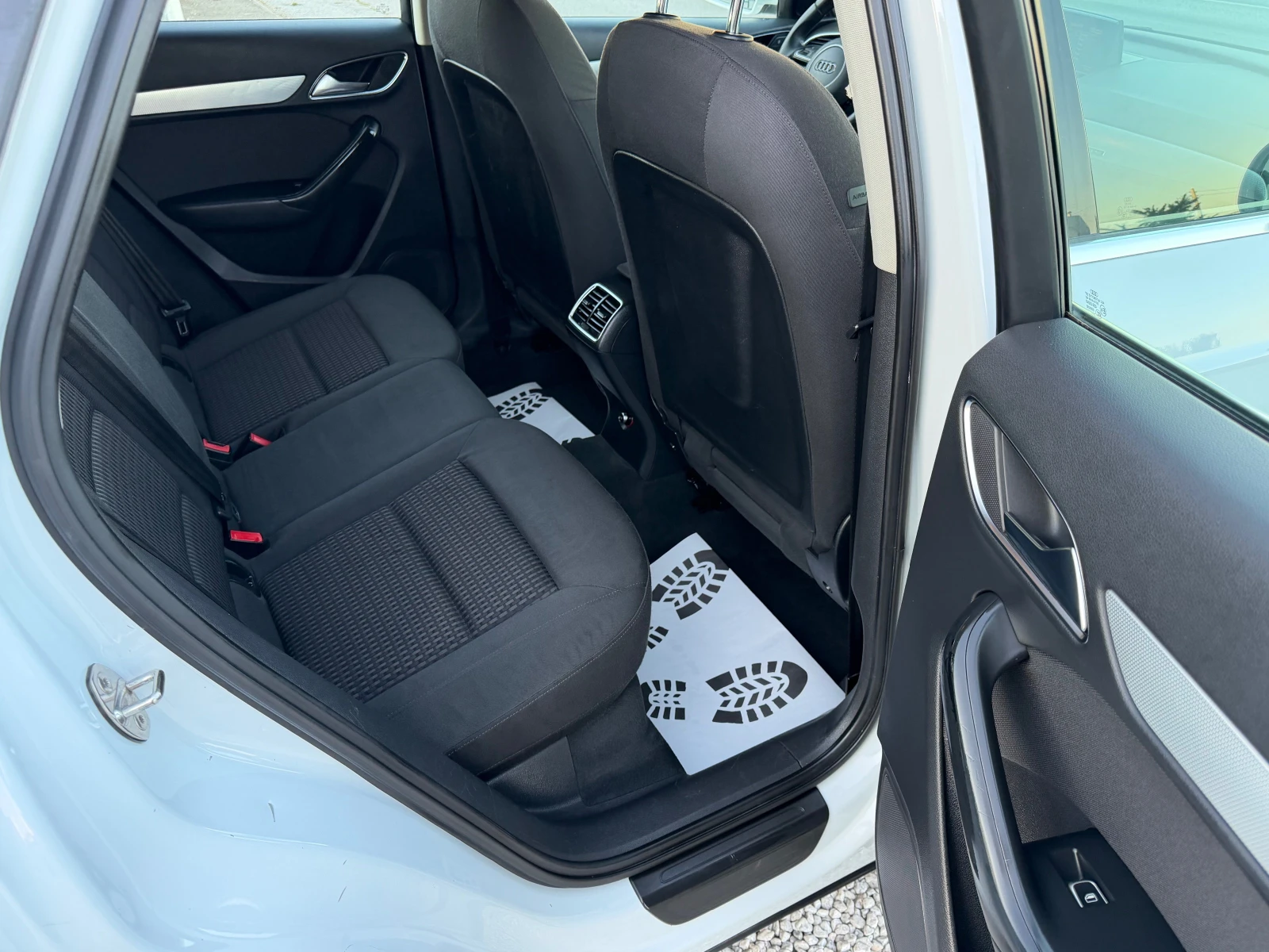 Audi Q3 2.0TDI* SLINE* 177PS, снимка 11 - Автомобили и джипове - 56122167