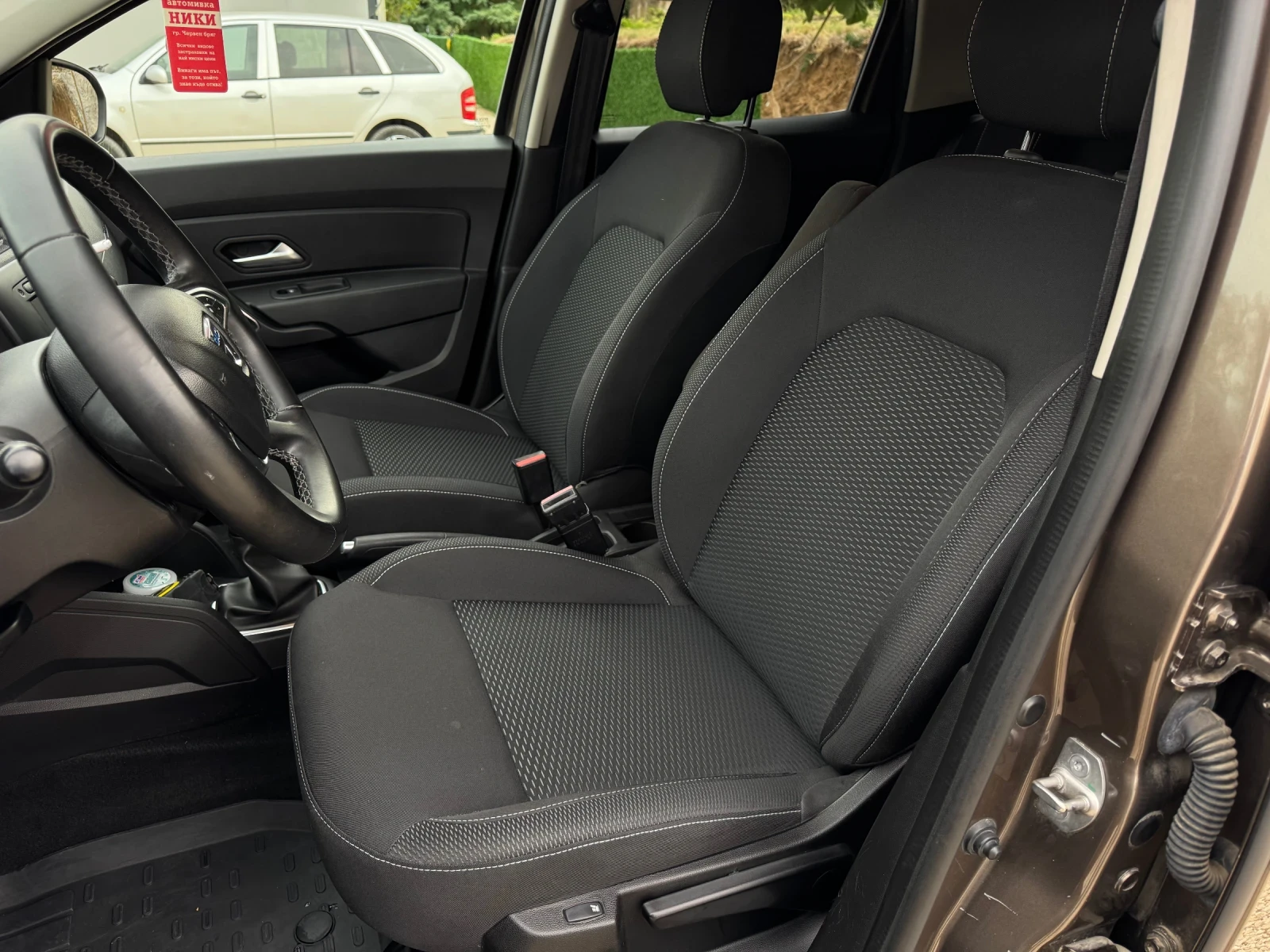 Dacia Duster 1.6 ГАЗ, снимка 7 - Автомобили и джипове - 56167716