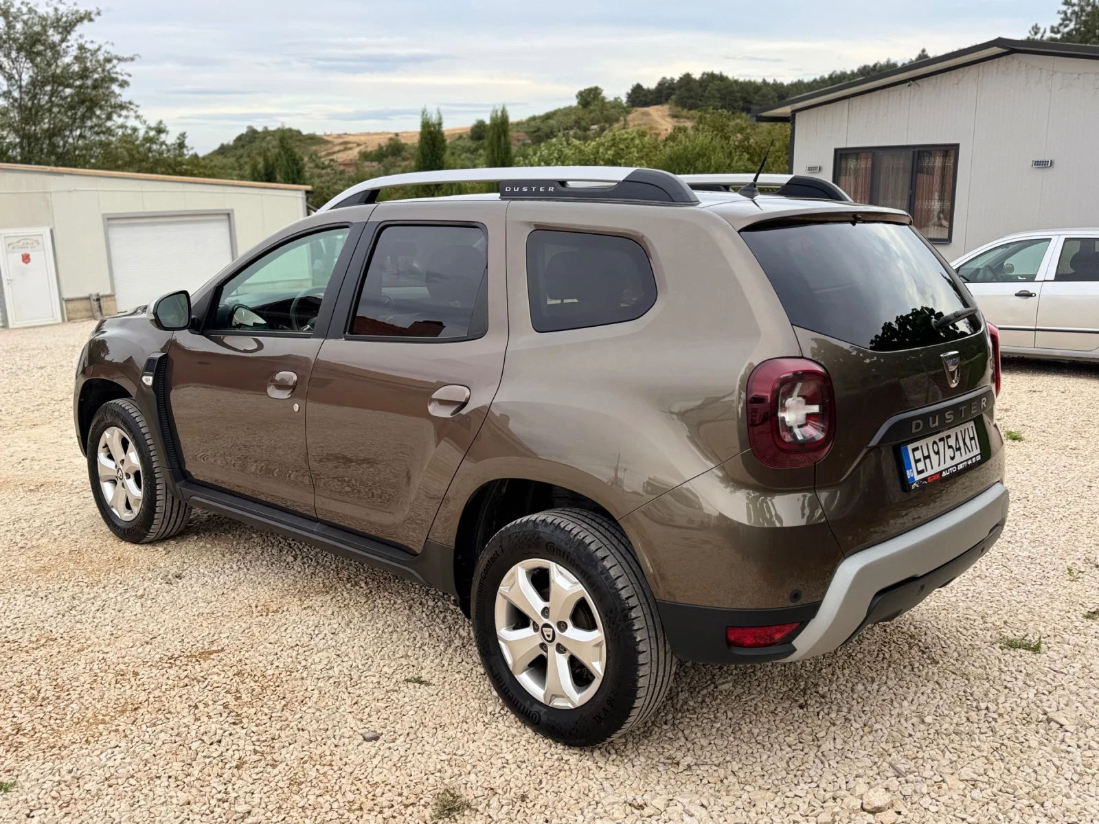 Dacia Duster 1.6 ГАЗ, снимка 6 - Автомобили и джипове - 56167716