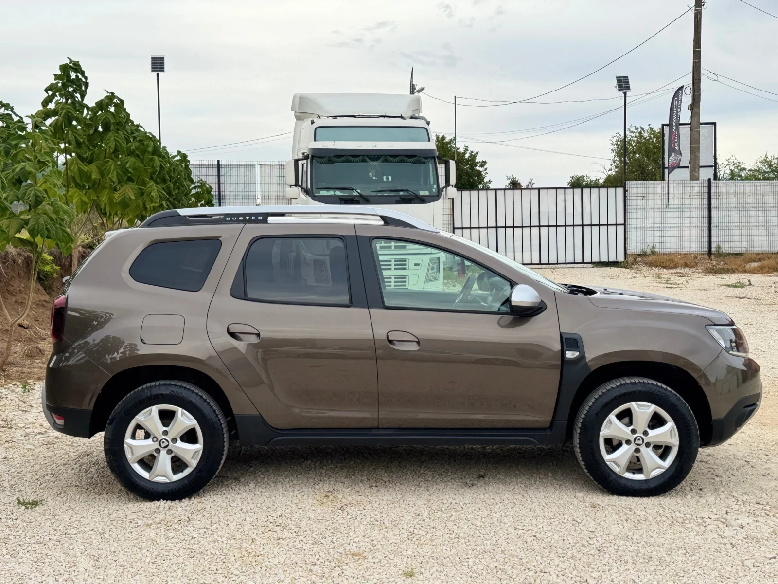 Dacia Duster 1.6 ГАЗ, снимка 4 - Автомобили и джипове - 56167716