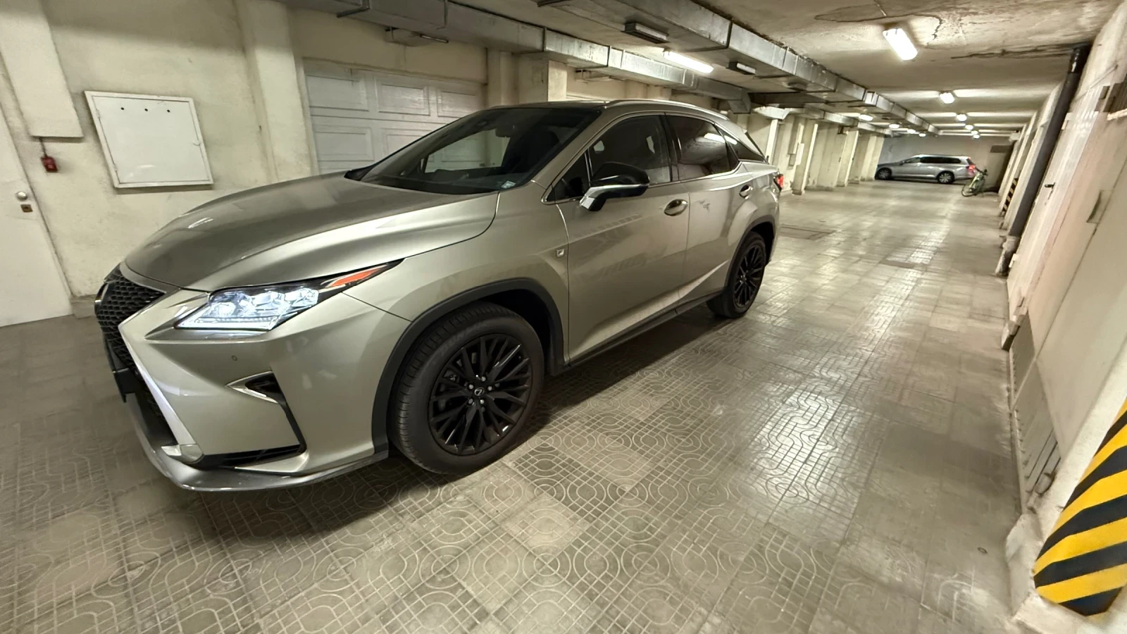 Lexus RX RX 300 F-sport, снимка 4 - Автомобили и джипове - 56238613