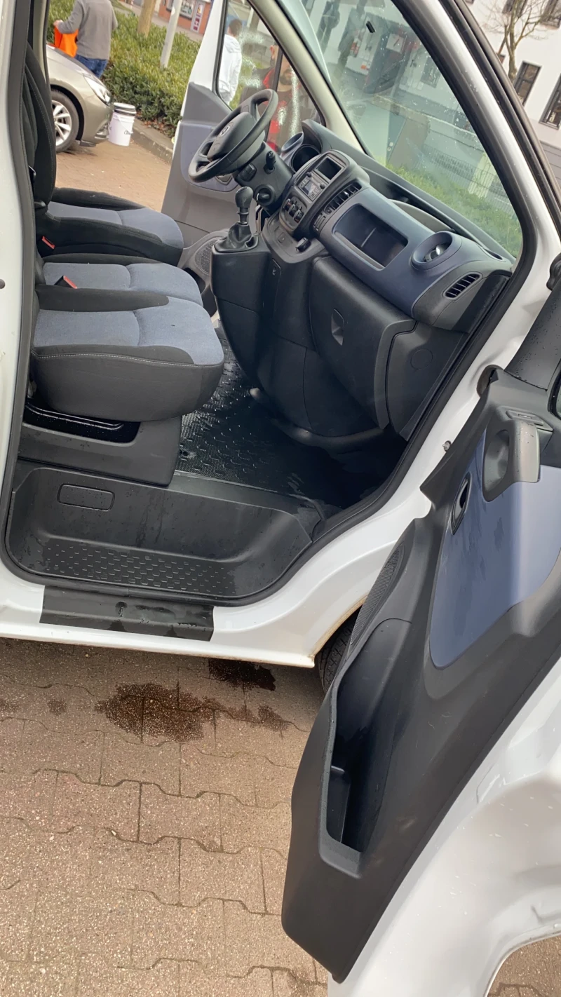 Opel Vivaro, снимка 9 - Бусове и автобуси - 53402476