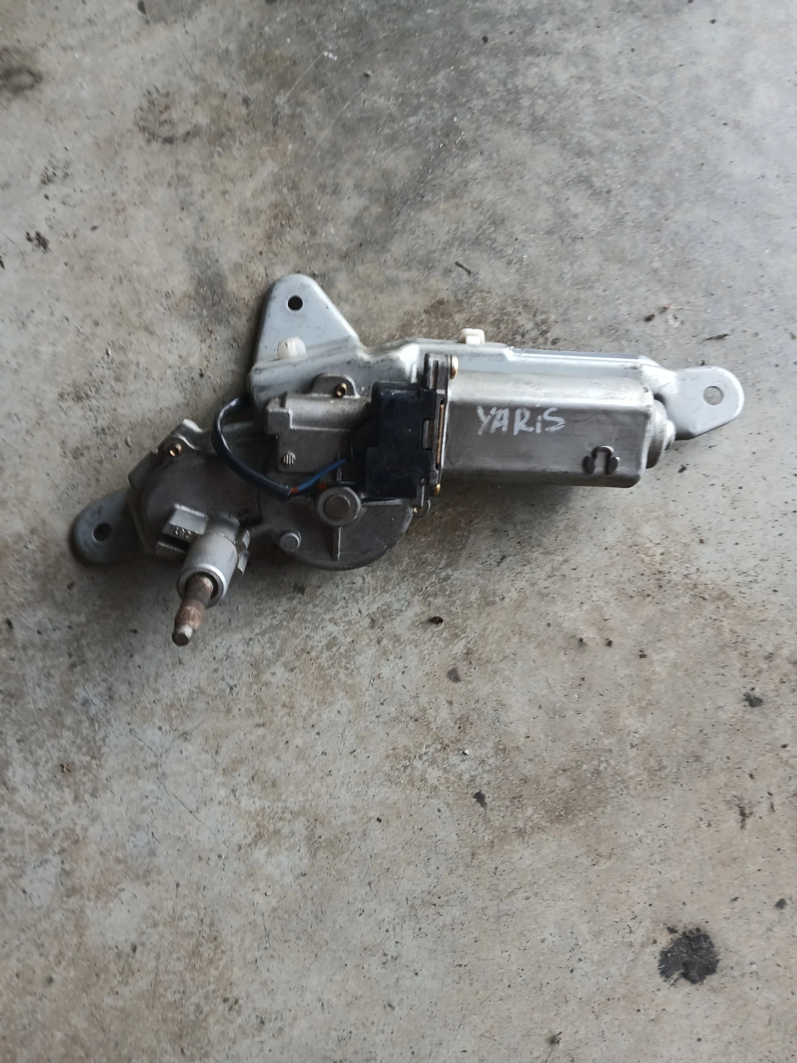 85130-52010 моторче задна чистачка Toyota Yaris , снимка 2 - Части - 55011051