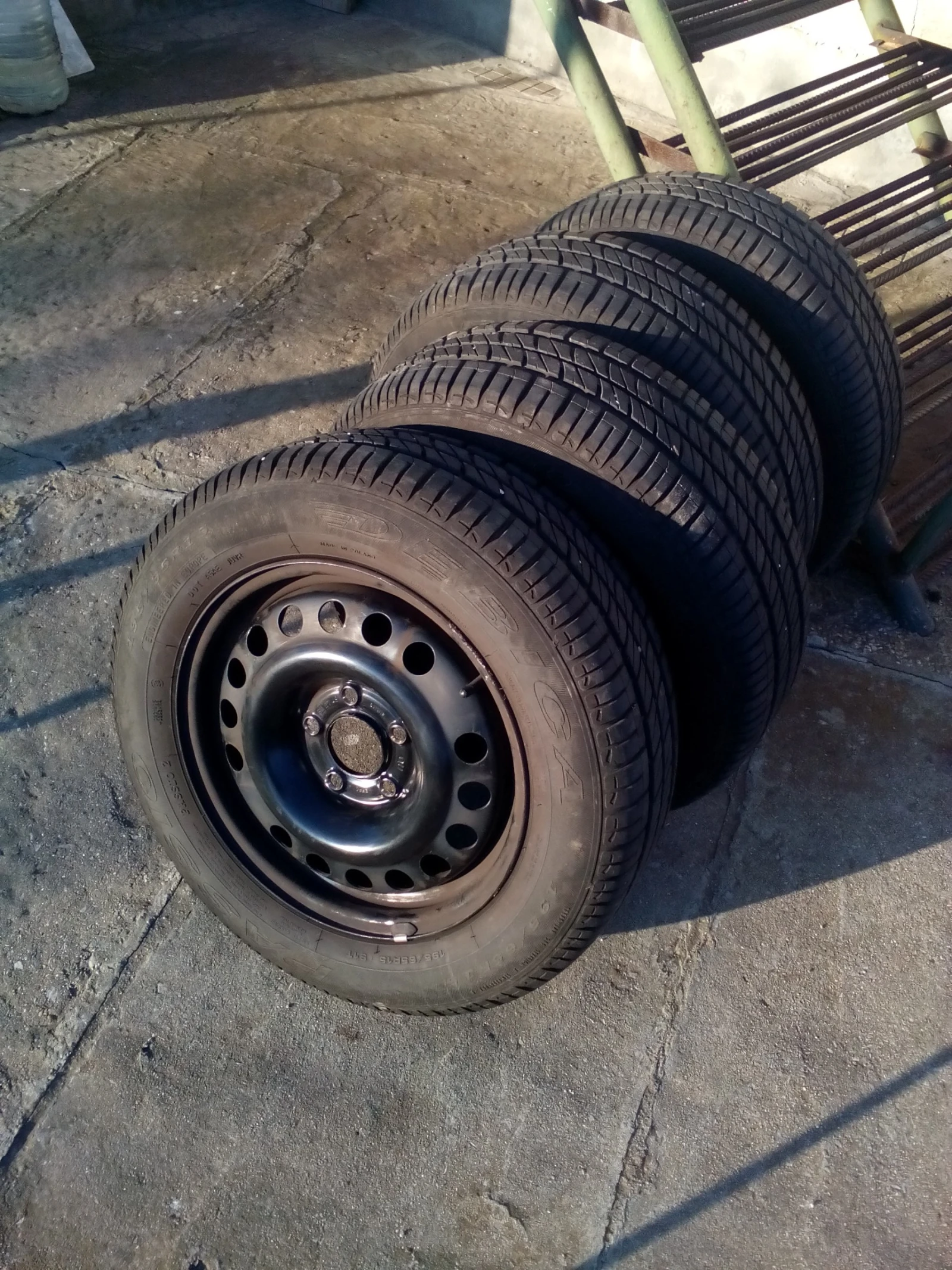 Гуми с джанти Debica 165/65R15, снимка 3 - Гуми и джанти - 53716915